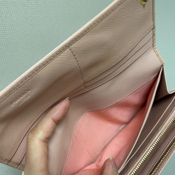 Authentic Prada Saffiano wallet - Picture 7 of 10